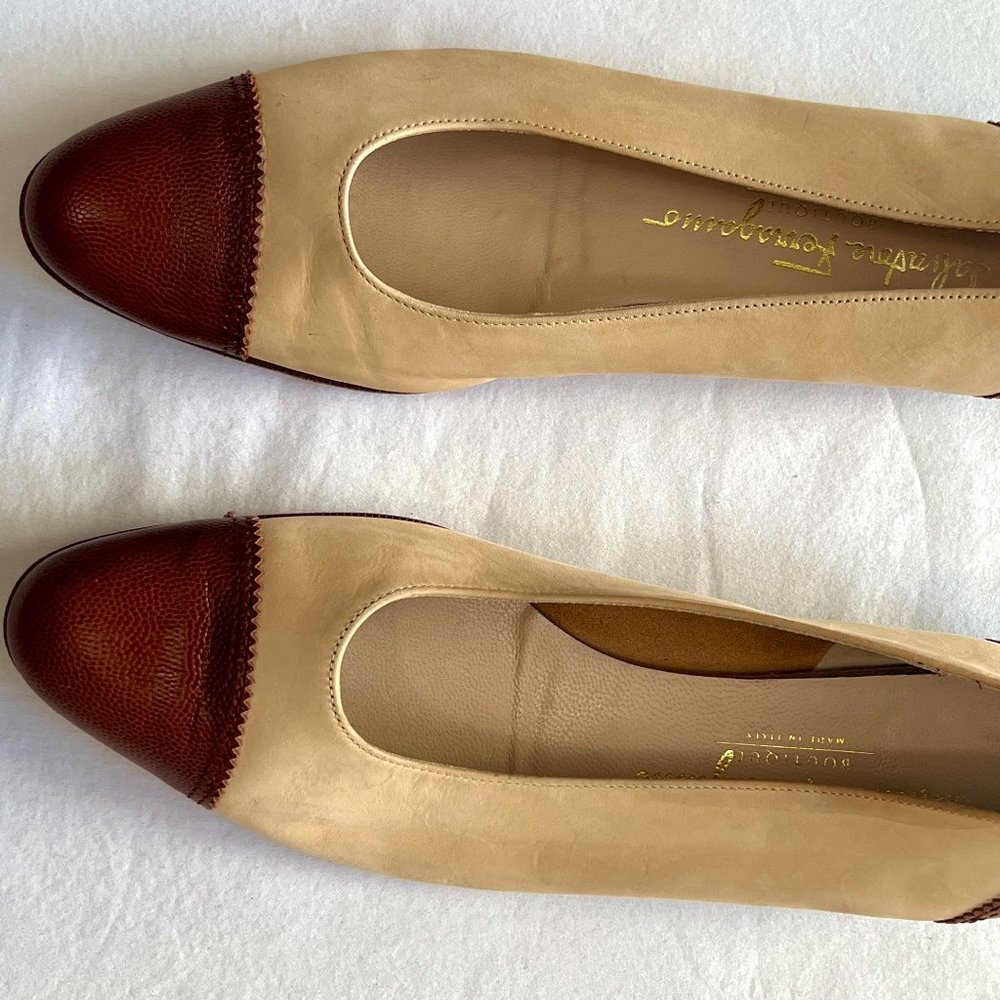 SALVATORE FERRAGAMO Cream Suede with Pebbled Brown Tips & Heels Flats Size 8.5 B